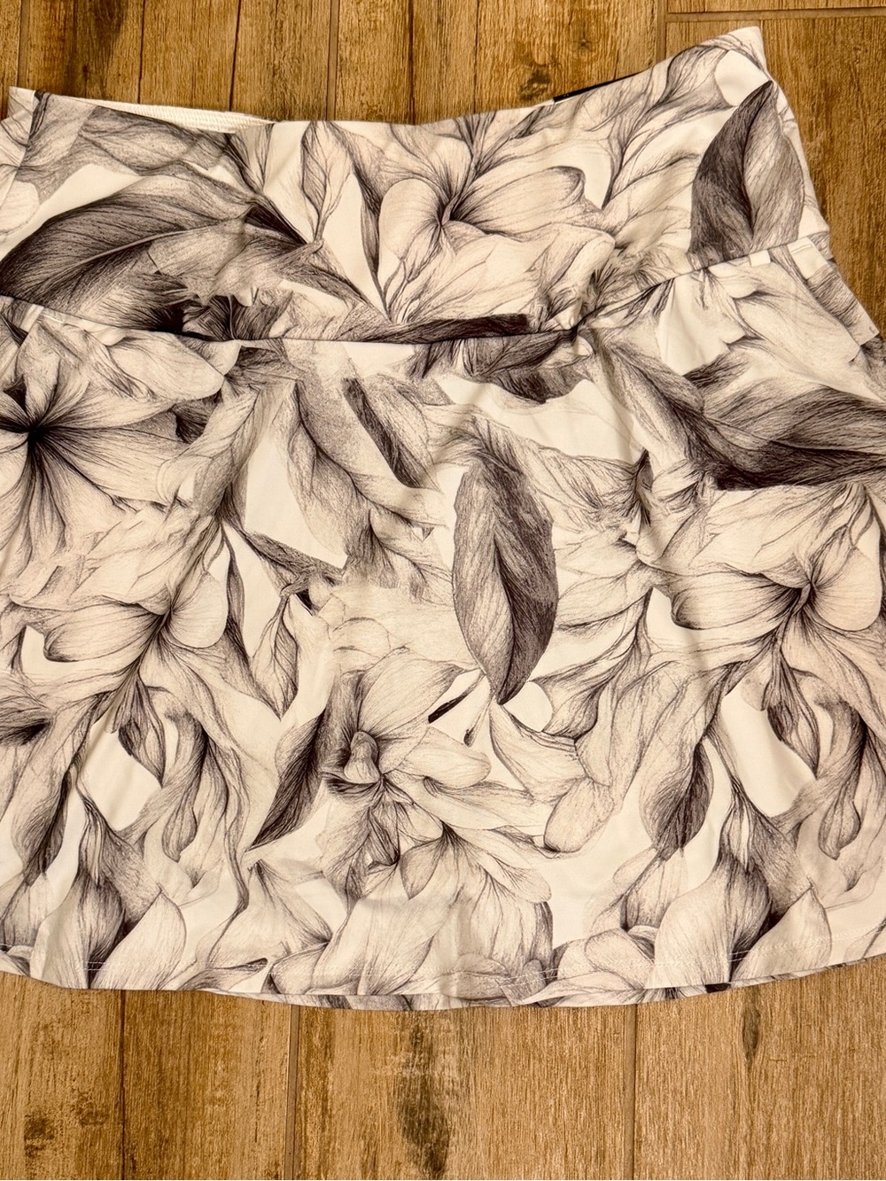CALIA by Carrie Underwood White Floral A-Line Skort